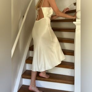 djerf avenue dream dress midi cloud in white